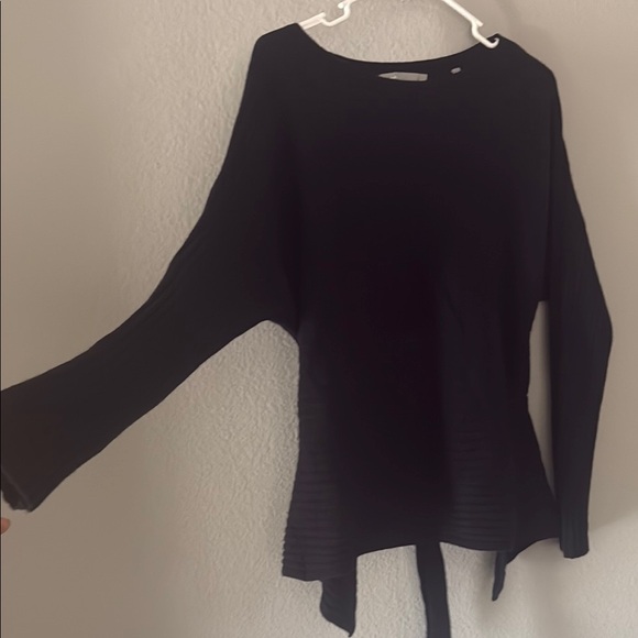 Vince Black Crew Neck Sweater with Relaxed Fit cutout back Lagenlook - Picture 4 of 12